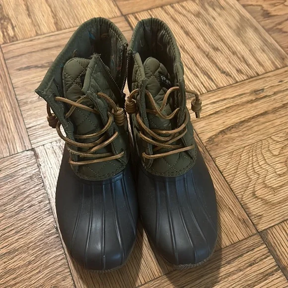 Sperry boots!! Barely worn in great condition!! Size 7US - Picture 2 of 5